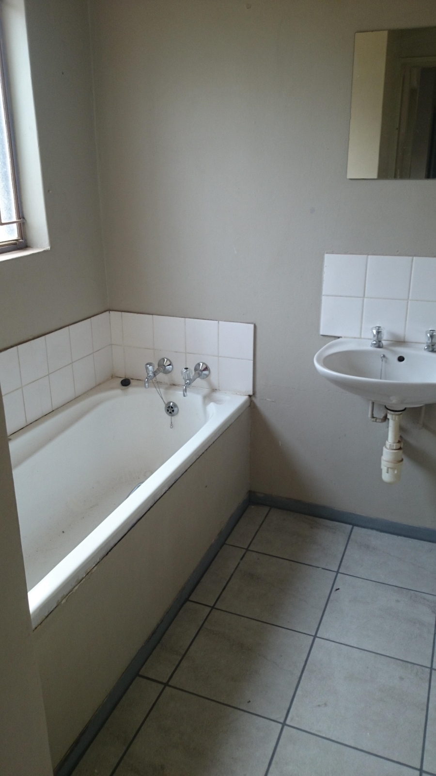 To Let 2 Bedroom Property for Rent in Kannoniers Park North West
